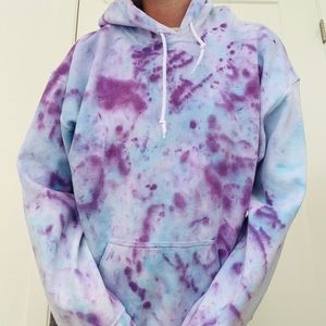 BLUE AND PURPLE TYE DYE SWEATSHIRT